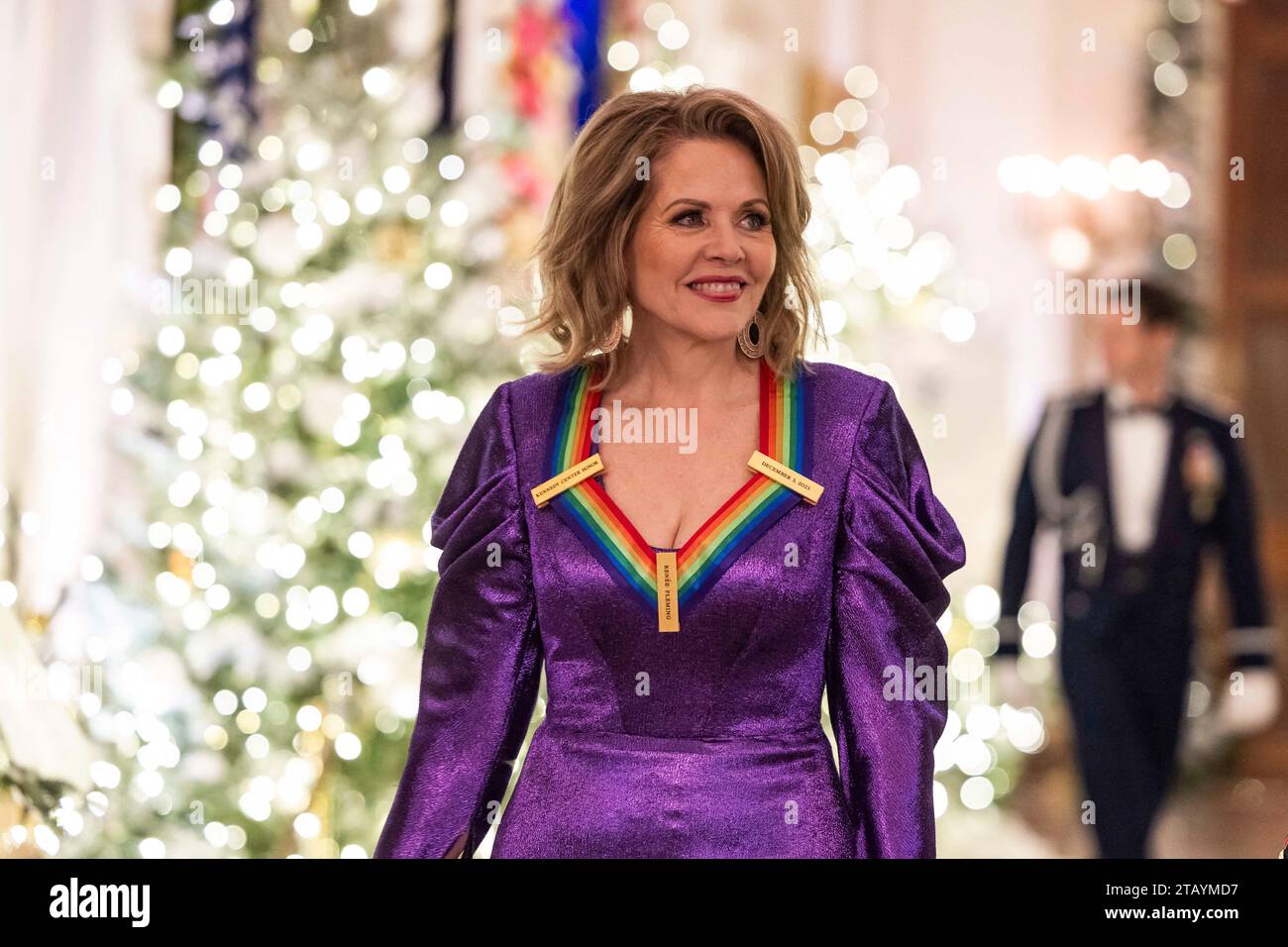 Washington, Stati Uniti. 3 dicembre 2023. Il soprano Renee Fleming arriva alla East Room dove il presidente degli Stati Uniti Joe Biden ha ospitato i 2023 onorari del Kennedy Center alla Casa Bianca di Washington, DC, USA, il 3 dicembre 2023. Altri destinatari del 46th Kennedy Center Honors per il successo artistico a vita includono l'attore e comico Billy Crystal, il cantautore britannico Barry Gibb, la cantante e attrice Queen Latifah e la cantante Dionne Warwick. Credito: Abaca Press/Alamy Live News Foto Stock