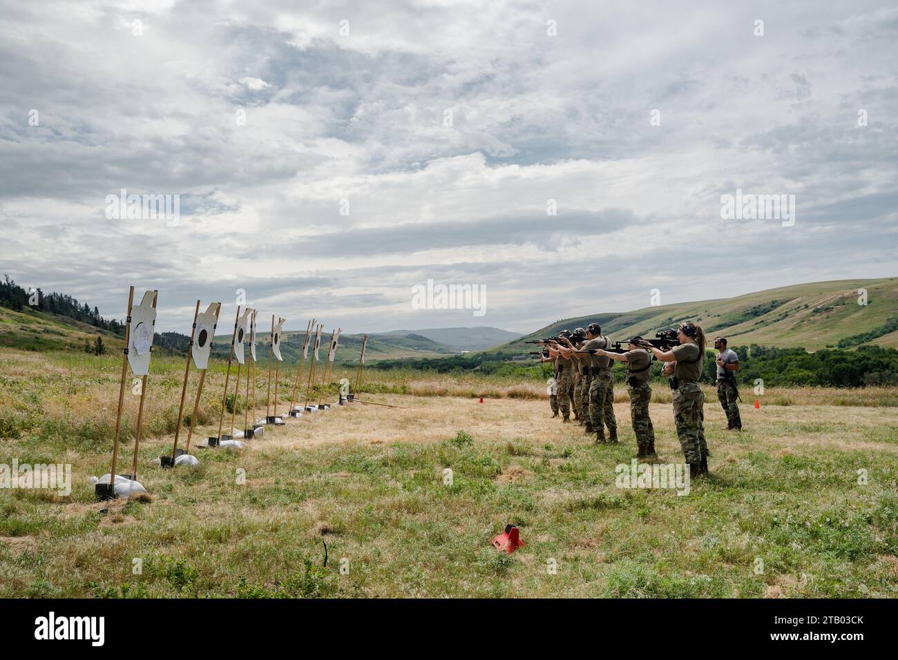 Il 139th Medical Group, Missouri Air National Guard, completò l'addestramento tattico della squadra Coast Tactical Training a Belt, Montana, dal 17 al 19 luglio 2023. Gli Airmen hanno imparato le tattiche di sopravvivenza, sono stati addestrati alle armi da fuoco e hanno aggiornato il loro addestramento medico di combattimento al fine di comprendere il concetto multifunzionale di Airman. (U.S. Air National Guard foto del sergente dello staff Audrey Chappell) Foto Stock