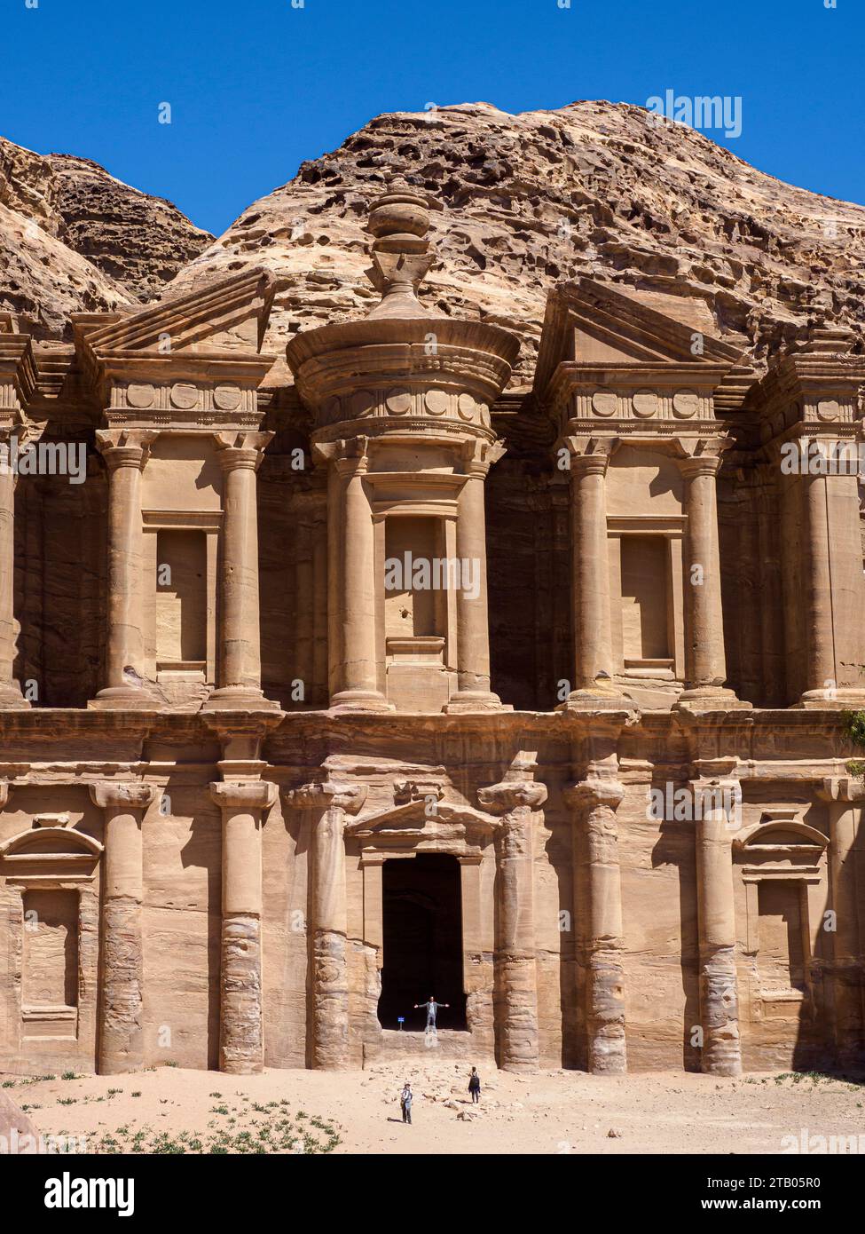 Il monastero di Petra (al Dayr), il parco archeologico di Petra, un sito patrimonio dell'umanità dell'UNESCO, 7 nuove meraviglie del mondo, Giordania. Foto Stock