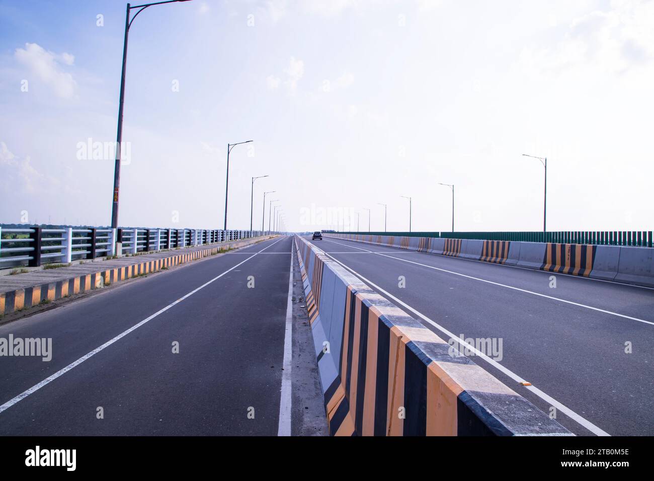 Da Dhaka a Mawa, strada stradale asfaltata in Bangladesh Foto Stock