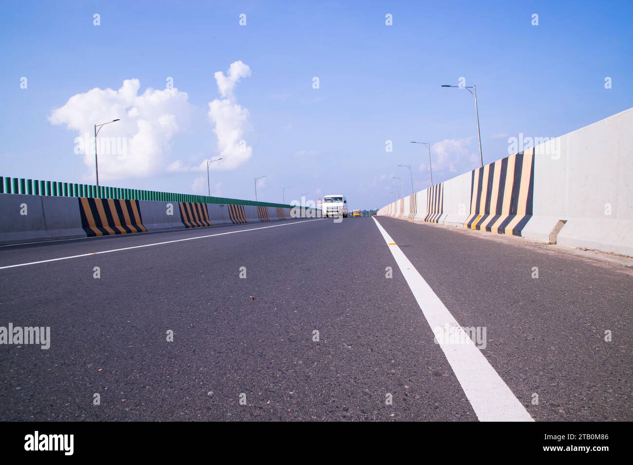 Da Dhaka a Mawa, strada stradale asfaltata in Bangladesh Foto Stock