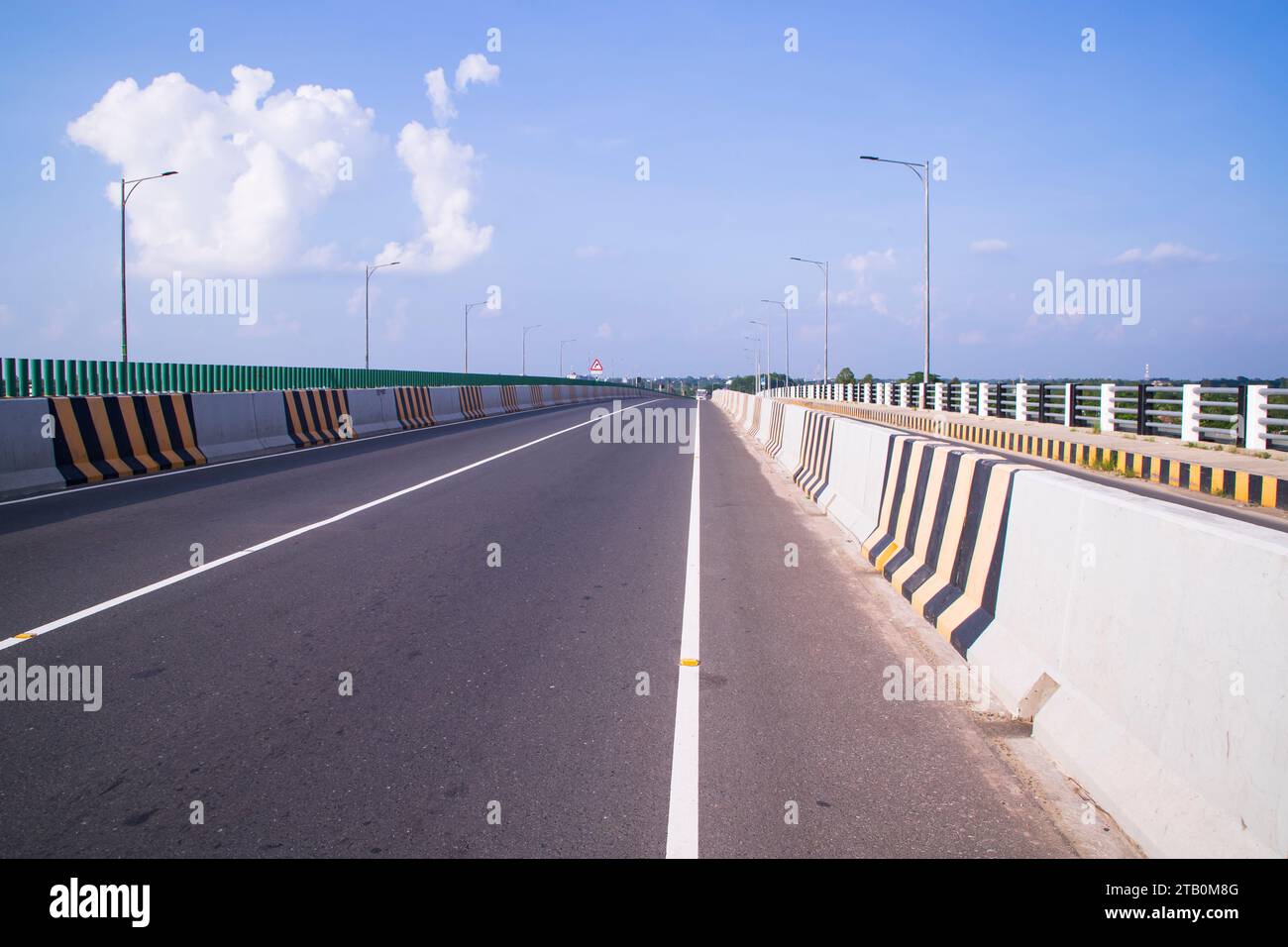 Da Dhaka a Mawa, strada stradale asfaltata in Bangladesh Foto Stock