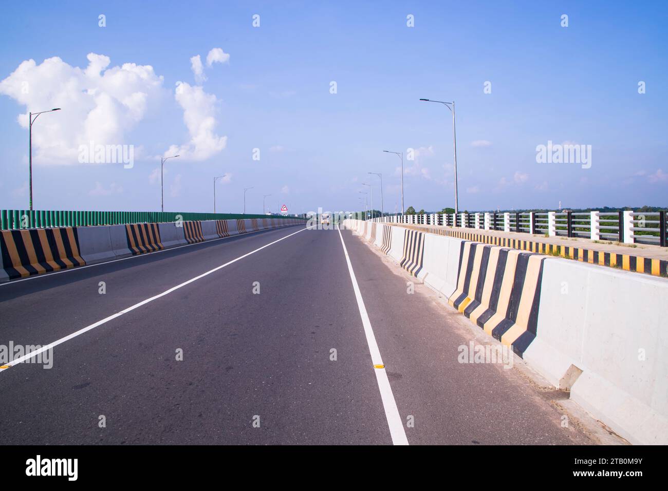 Da Dhaka a Mawa, strada stradale asfaltata in Bangladesh Foto Stock