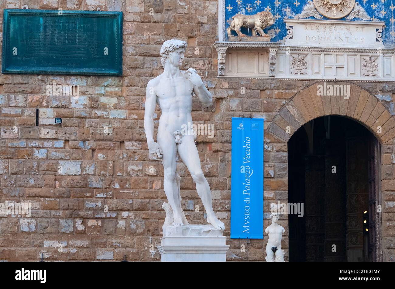 Firenze, Italia - 4 ottobre 2023: Copia in marmo di una famosa statua di Michelangelo - David, Firenze in Italia Foto Stock