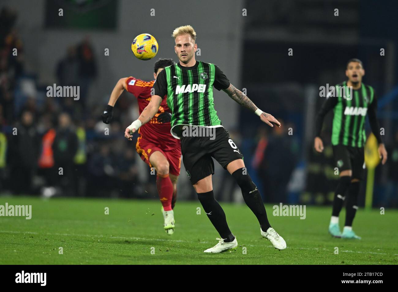 Uros Racic (Sassuolo) durante la partita italiana di serie A tra Sassuolo 1-2 Roma allo Stadio Mapei il 3 dicembre 2023 a Reggio Emilia. Credito: Maurizio Borsari/AFLO/Alamy Live News Foto Stock