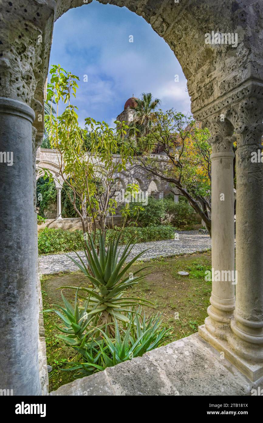 Chiostro di San Giovanni degli Eremiti Foto Stock