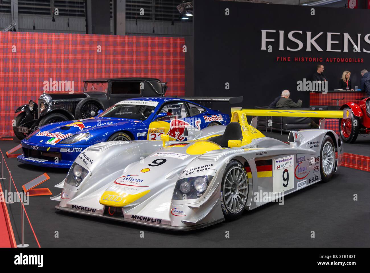 Parigi, Francia - Rétromobile 2020. Concentrati su una AUDI R8 LMP900 grigia del 2000. Numero di telaio 405. Foto Stock