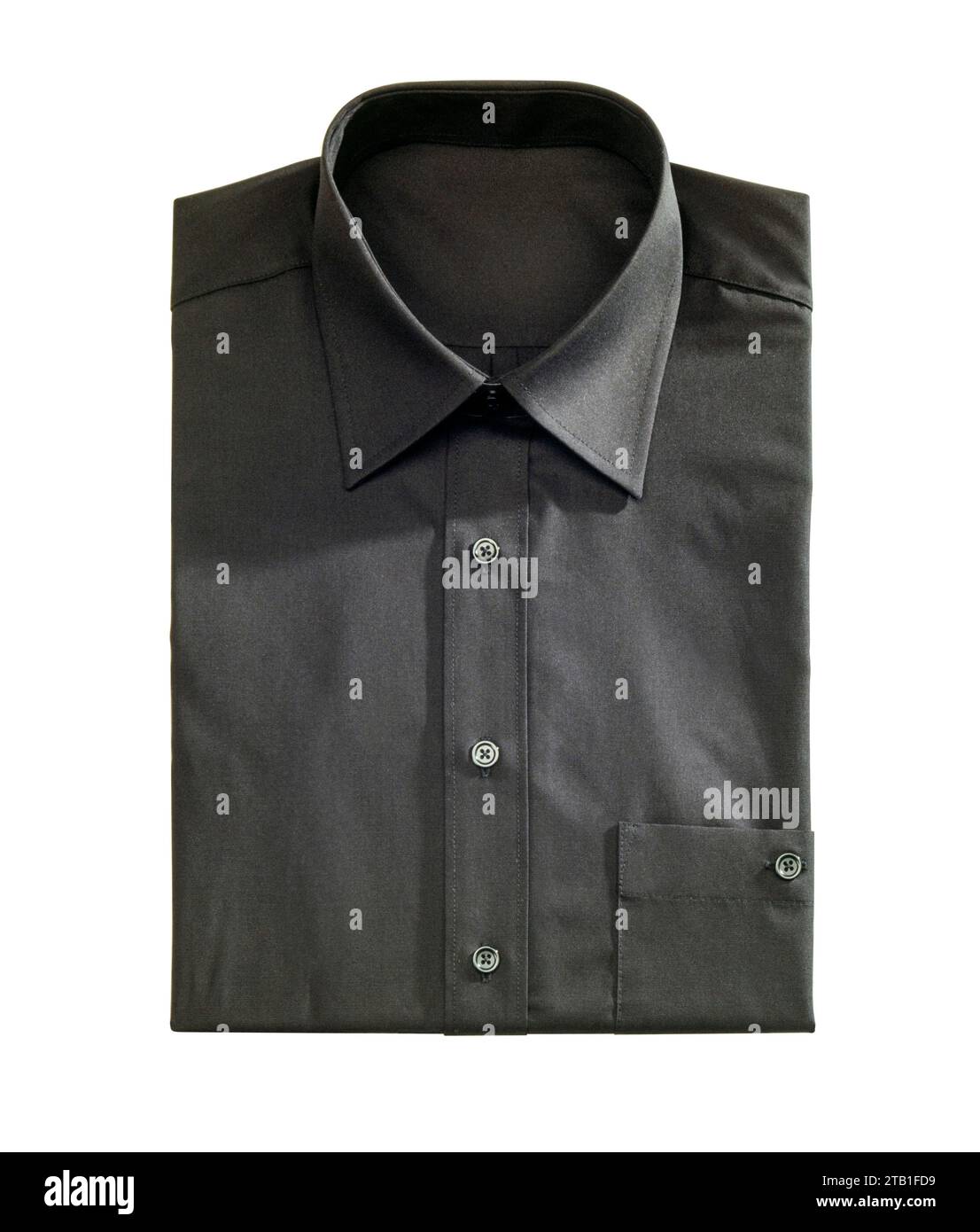 Camicia nera ripiegata isolata sul retro bianco Foto Stock