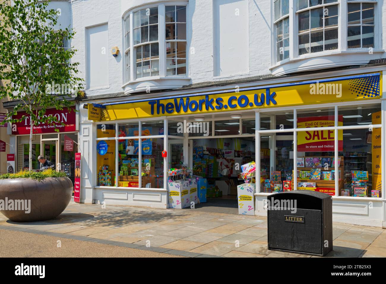 Il negozio di libri e cartoleria The Works Westborough Scarborough North Yorkshire Inghilterra Regno Unito Gran Bretagna Foto Stock