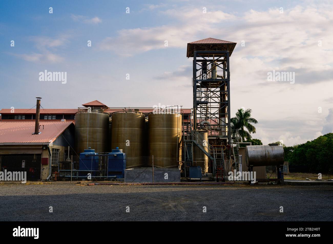 St Aubin, Mauritius - 18 ottobre 2023: Stabilimento della distilleria di rum Rhumerie Saint Aubin e STILL. Foto Stock