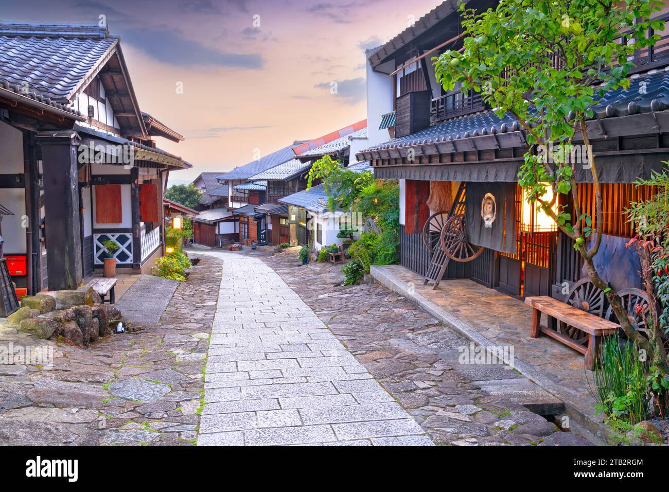 Magome, Giappone lungo la Nakasendo al crepuscolo. Foto Stock
