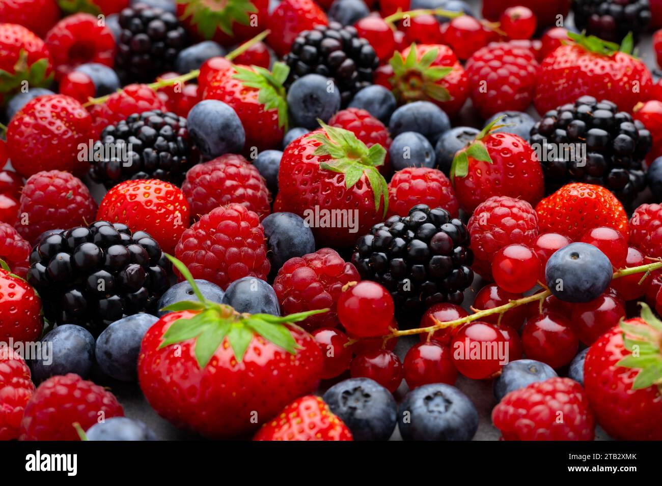 XIATIANS 4 Pezzi Di Lamponi Artificiali, Bacche Rosse, Fragole, Frutta - 11