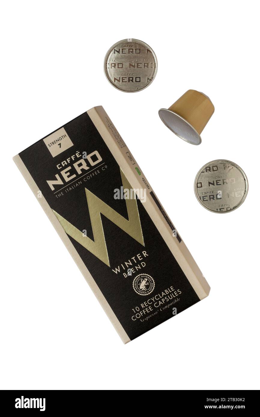 Scatola di cialde di caffè Caffe Nero Winter Blend cialde di caffè isolate su sfondo bianco Foto Stock