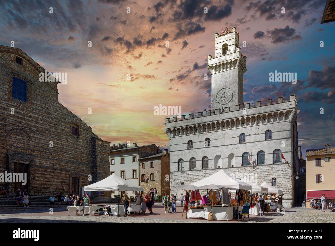 Il Palazzo Comunale (Municipio). Il Montepulciano è una cittadina medievale di rara bellezza è altamente consigliata la visita in Toscana, Italia. Foto Stock