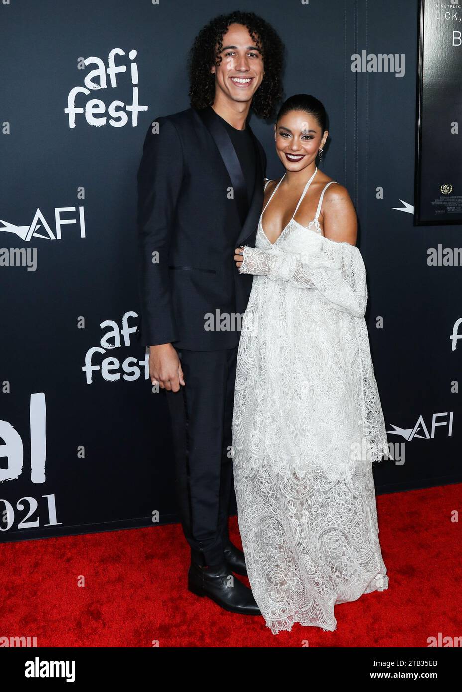 Vanessa Hudgens sposa Cole Tucker. L'alunno di "High School Musical", 34, e il suo fidanzato, giocatore professionista di baseball Cole Tucker, hanno detto "lo faccio" sabato 2 dicembre 2023 a Tulum, Messico. HOLLYWOOD, LOS ANGELES, CALIFORNIA, USA - 10 NOVEMBRE: Interbase di baseball e esterno Cole Tucker e la fidanzata/attrice Vanessa Hudgens arrivano all'AFI Fest 2021 - serata di gala di apertura Premiere di "tick, tick.BOOM!" di Netflix Tenuto al TCL Chinese Theatre IMAX il 10 novembre 2021 a Hollywood, Los Angeles, California, Stati Uniti. (Foto di Xavier Collin/Image Press Agency) Foto Stock