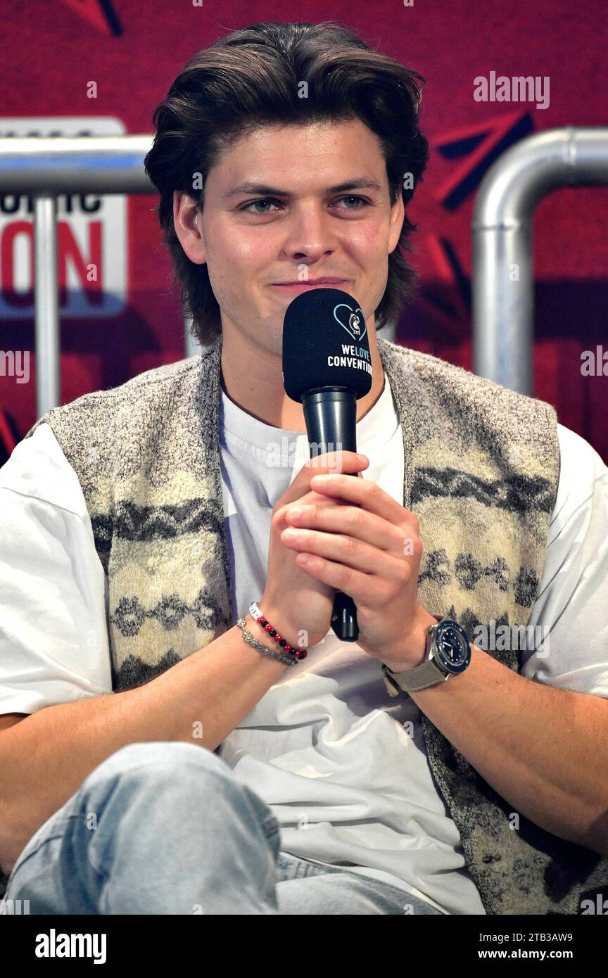 Alex Hogh Andersen auf der German Film & Comic con Winter Edition in der Messe Dortmund. Dortmund, 03.12.2023 *** Alex Hogh Andersen alla German Film Comic con Winter Edition alla Messe Dortmund Dortmund, 03 12 2023 foto:Xn.xKubelkax/xFuturexImagex Comic_con_3334 Credit: Imago/Alamy Live News Foto Stock
