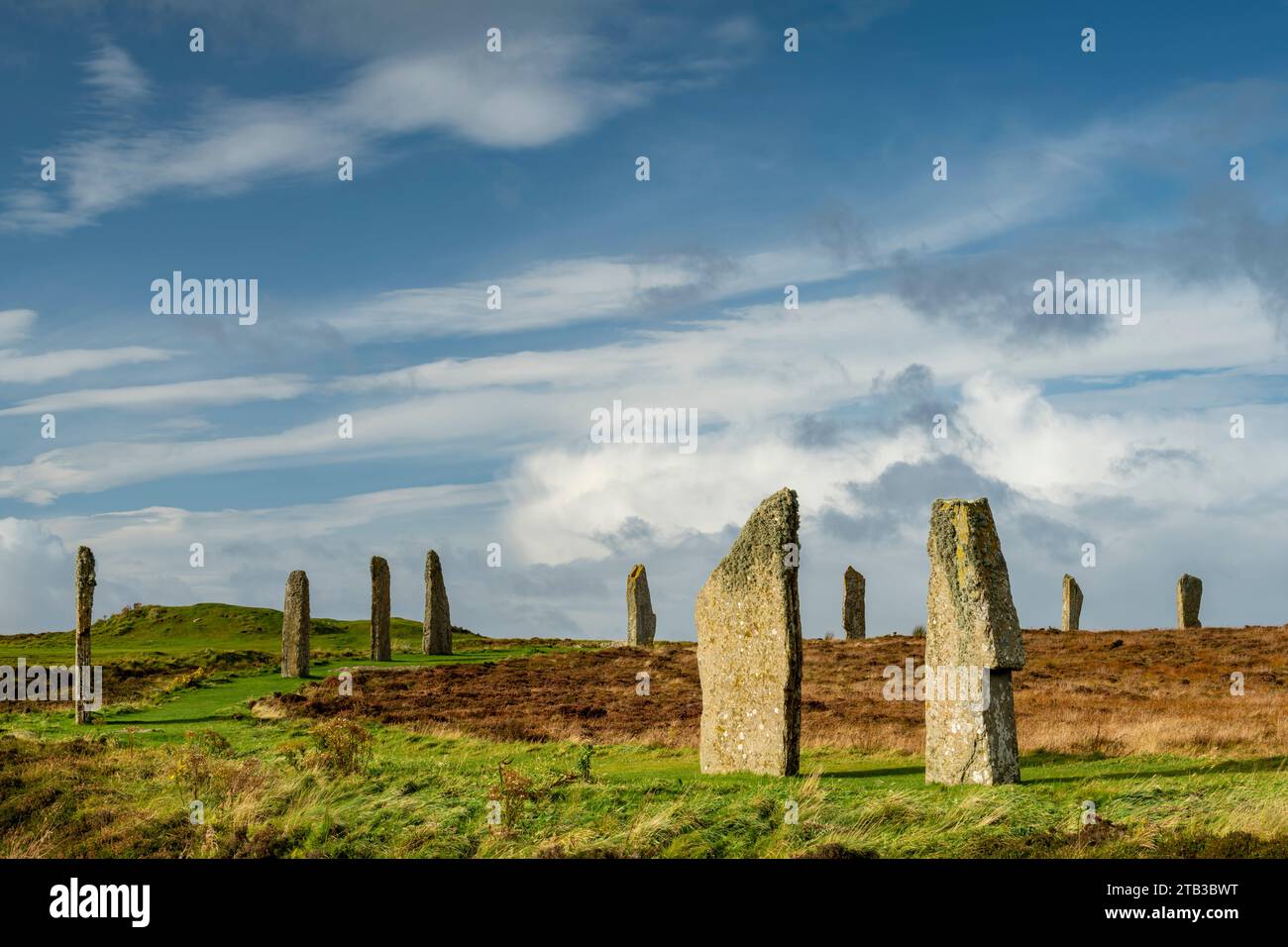 Pietre erette megalitiche che formano l'anello di Brodgar su Mainland, Isole Orcadi, Scozia. Autunno (ottobre) 2022. Foto Stock