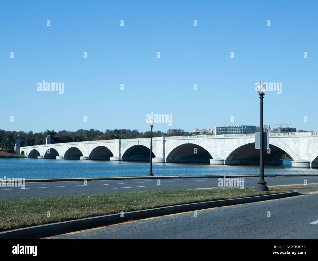 Arlington Memorial Bridge che attraversa il Potomac a Washington DC, USA. Foto Stock