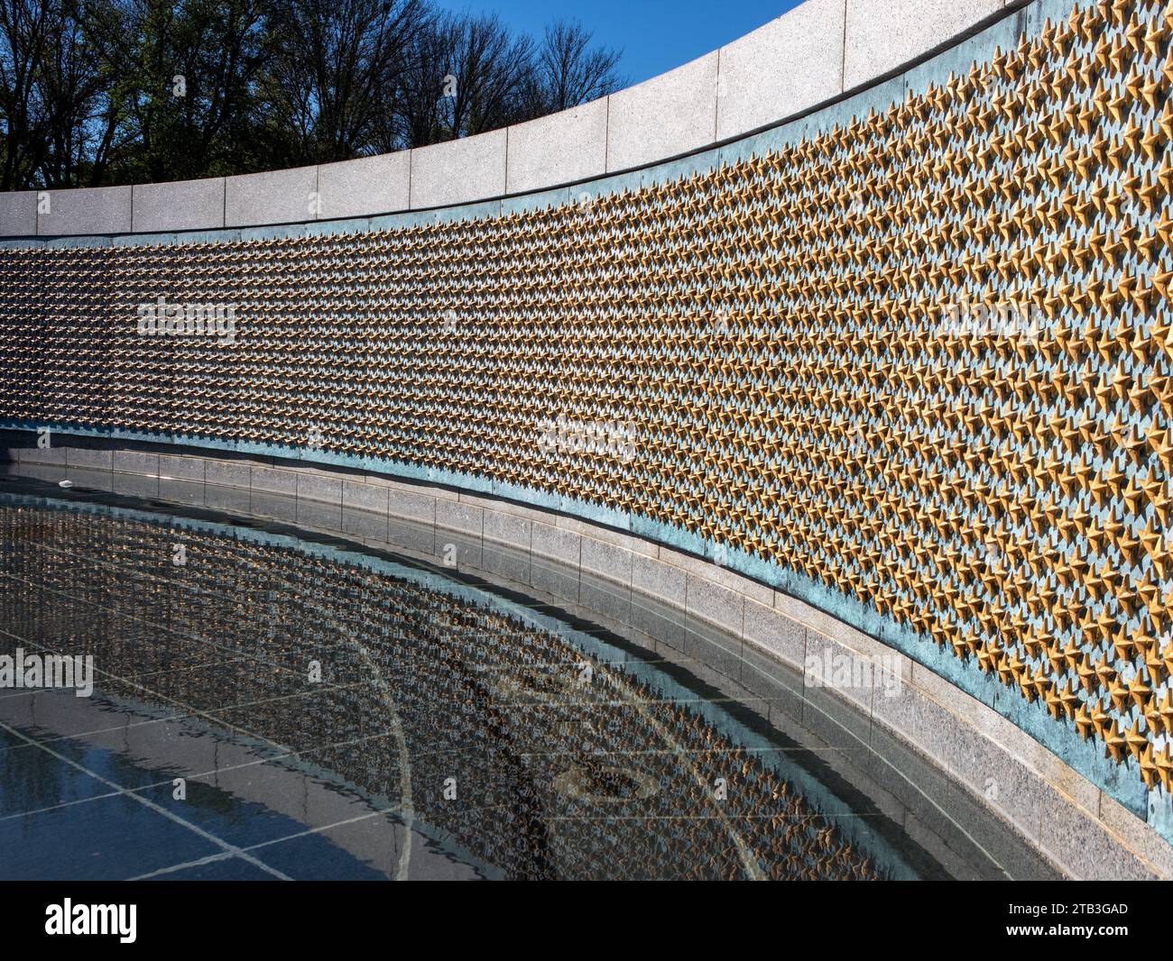 Il World War 2 Memorial, Washington DC per tutti i soldati e coloro che morirono in tutti i teatri durante la seconda guerra mondiale, rappresentando soldati di ogni stato Foto Stock