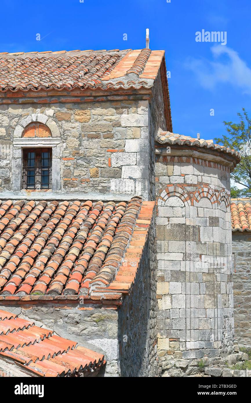098 abside alla fine della navata, Chiesa di Santa Maria nel Monastero della Natività di Theotokos. Ardenica-Albania. Foto Stock