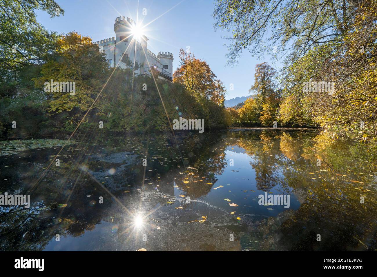Schloss Marzoll im herrlichen Herbst, Bad Reichenhall, Berchtesgadener Land, Bayern Foto Stock