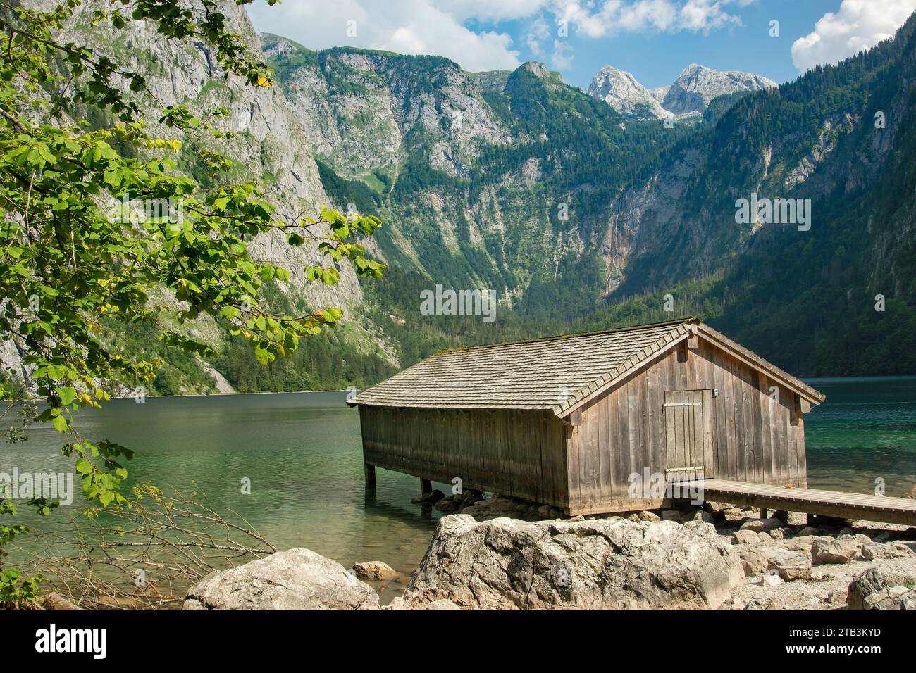 Bootshütte an der Fischunklalm am Obersee hinter dem Königssee im Nationalpark Berchtesgadener Land, Oberbayern, Deutschland Foto Stock