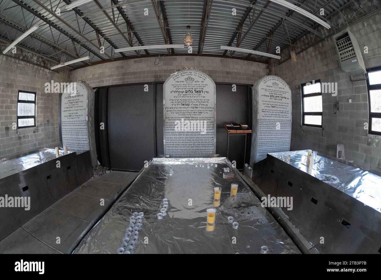 Le lapidi di 3 leader del gruppo asdico ungherese Kosho. Nel Kasho shtetl a Bedford Hills, Westchester, New York. Foto Stock