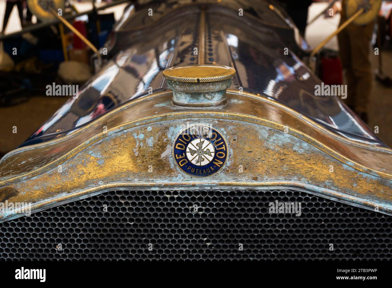 Il De Dion Bouton-Curtiss OX del 1913 di Matt Johnston che partecipa al Trofeo S.F.Edge per le auto edoardiane al 80 ° incontro dei membri, Goodwood, Regno Unito Foto Stock
