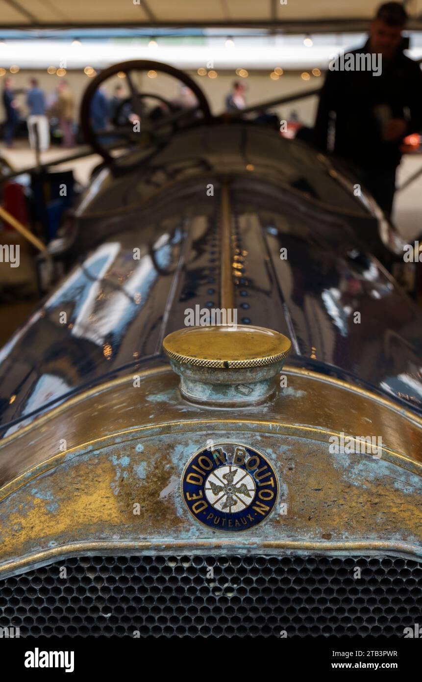 Il De Dion Bouton-Curtiss OX del 1913 di Matt Johnston che partecipa al Trofeo S.F.Edge per le auto edoardiane al 80 ° incontro dei membri, Goodwood, Regno Unito Foto Stock
