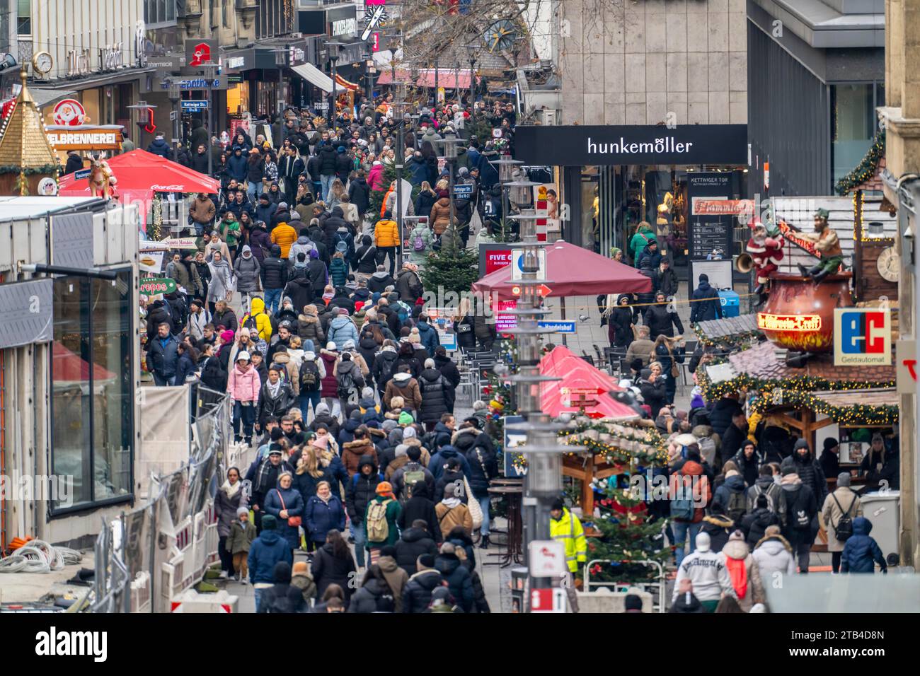 Affollata via dello shopping ad Essen, Kettwig Straße, zona pedonale, il primo fine settimana di Advent, NRW, Germania, Foto Stock