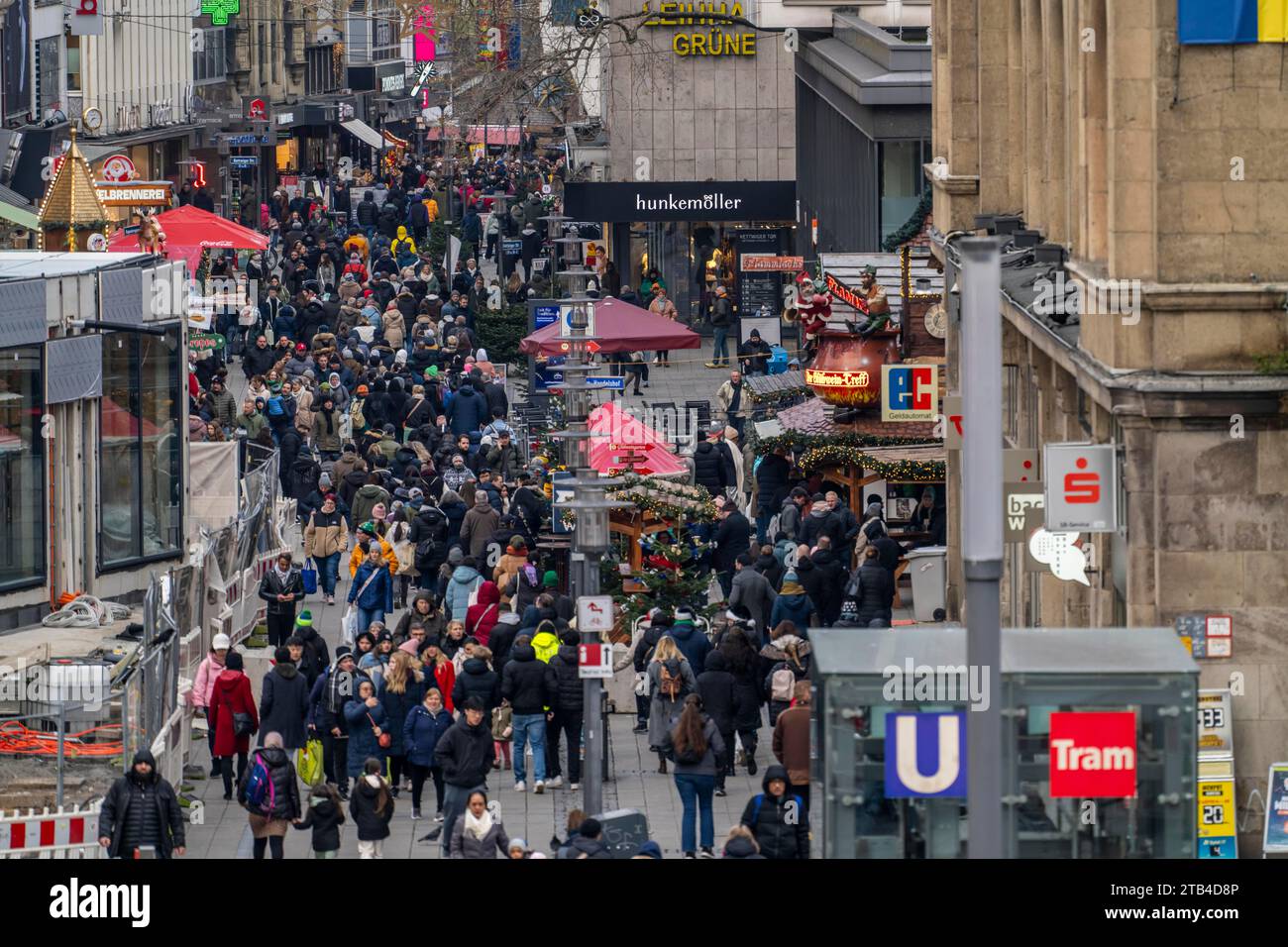 Affollata via dello shopping ad Essen, Kettwig Straße, zona pedonale, il primo fine settimana di Advent, NRW, Germania, Foto Stock