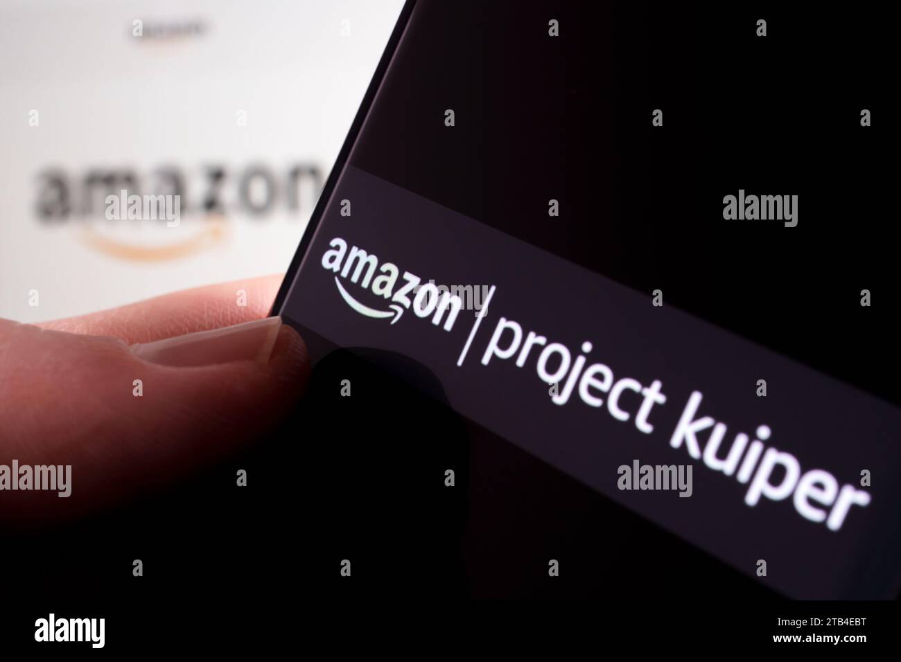 Logo Amazon Project Kuiper visualizzato sullo schermo dello smartphone. Il progetto Kuiper di Amazon è un accesso globale a banda larga attraverso una costellazione di satelliti. STAF Foto Stock
