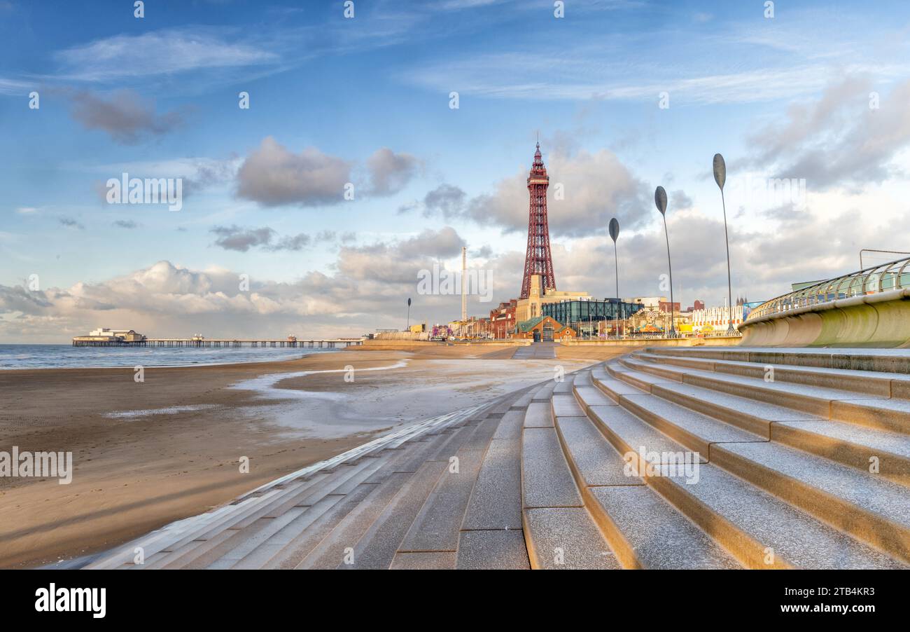 Blackpool fronte mare sulla costa del Lancashire. Destinazione turistica e località di villeggiatura nel nord-ovest dell'Inghilterra. Foto Stock