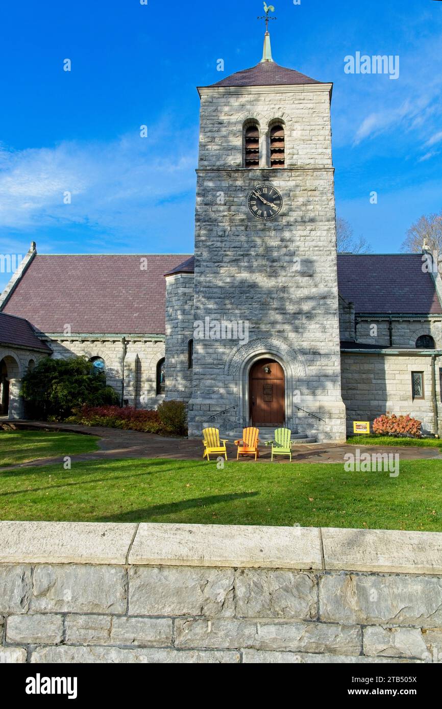 Campanile del 1884 Beaux-Arts stile St Paul's Episcopal Church on Main Street Historic District in Stockbridge Massachusetts — ottobre 2023 Foto Stock