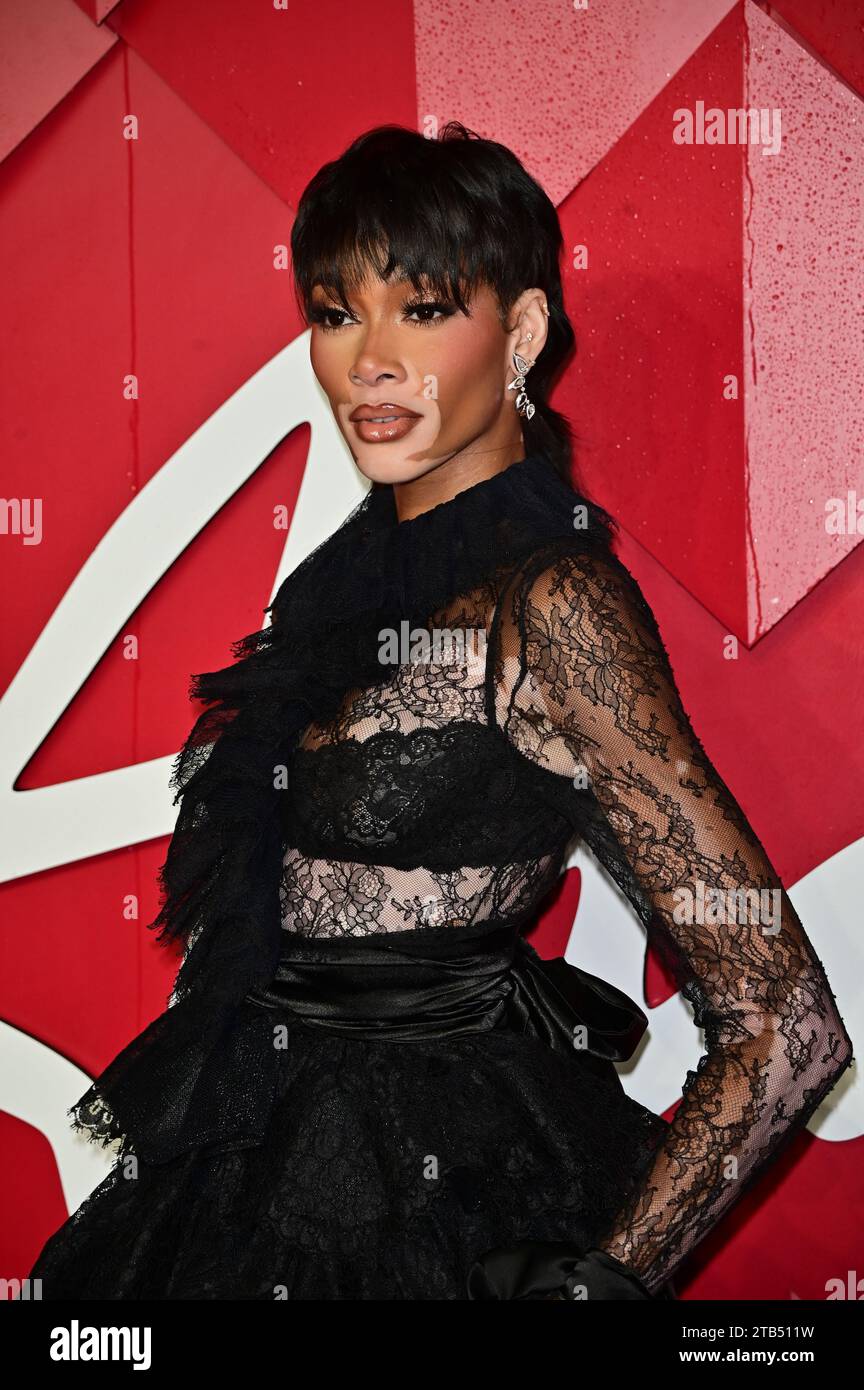 Londra, Regno Unito. 4 dicembre 2023. Winnie Harlow arriva ai Fashion Awards 2023 presentati da Pandora è organizzato dal BFC ed è la principale raccolta fondi per la BFC Foundation. I premi celebrano il ruolo della moda all'intersezione tra cultura e intrattenimento, mettendo in evidenza i talenti creativi e raccontando le storie dell'anno nella moda attraverso l'obiettivo dello scopo, dell'eccellenza e della creatività. Alla Royal Albert Hall, Londra, Regno Unito. (Credit Image: Credit: Vedi li/Picture Capital/Alamy Live News Foto Stock