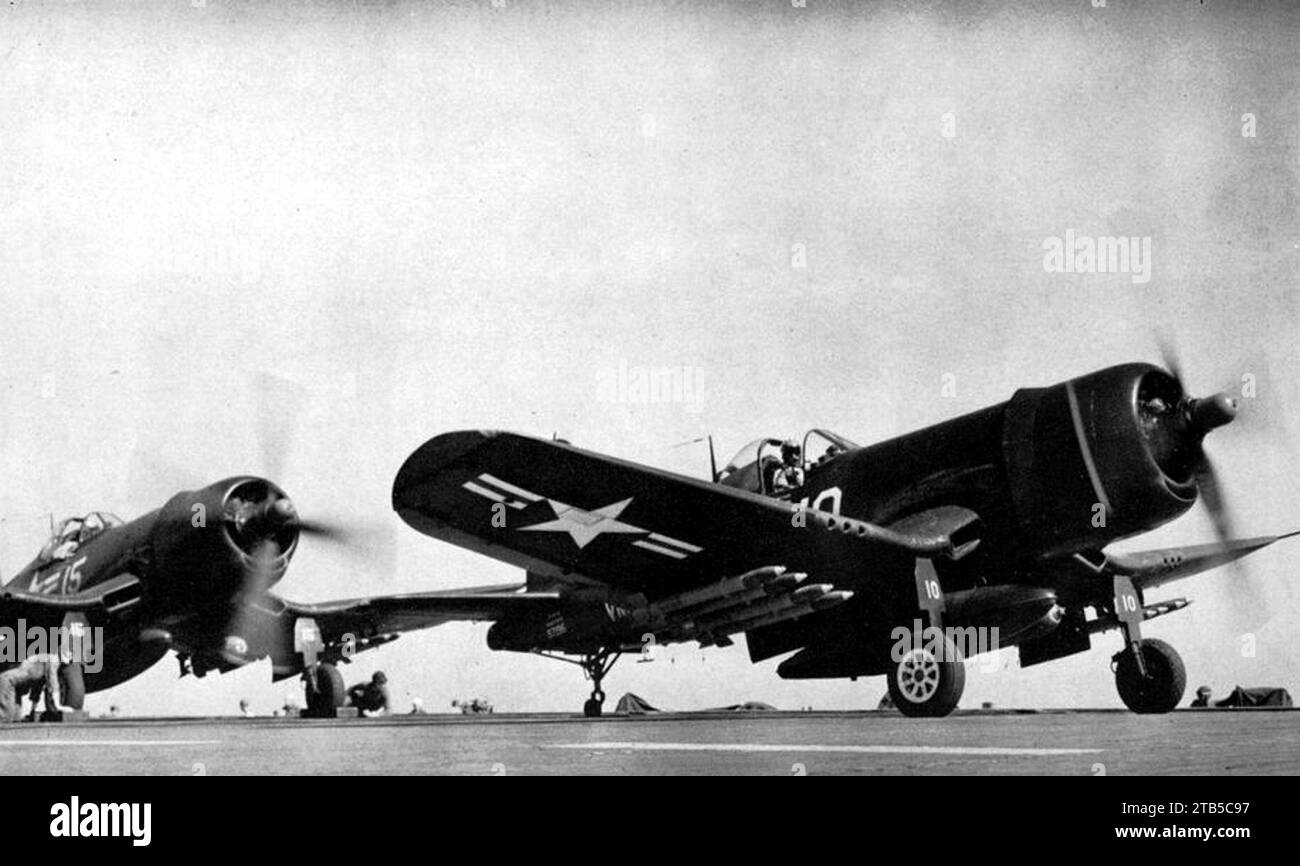 Vought F4U-4 Corsari del VMF-212 a bordo della USS Rendova (CVE-114), nel 1951. Foto Stock
