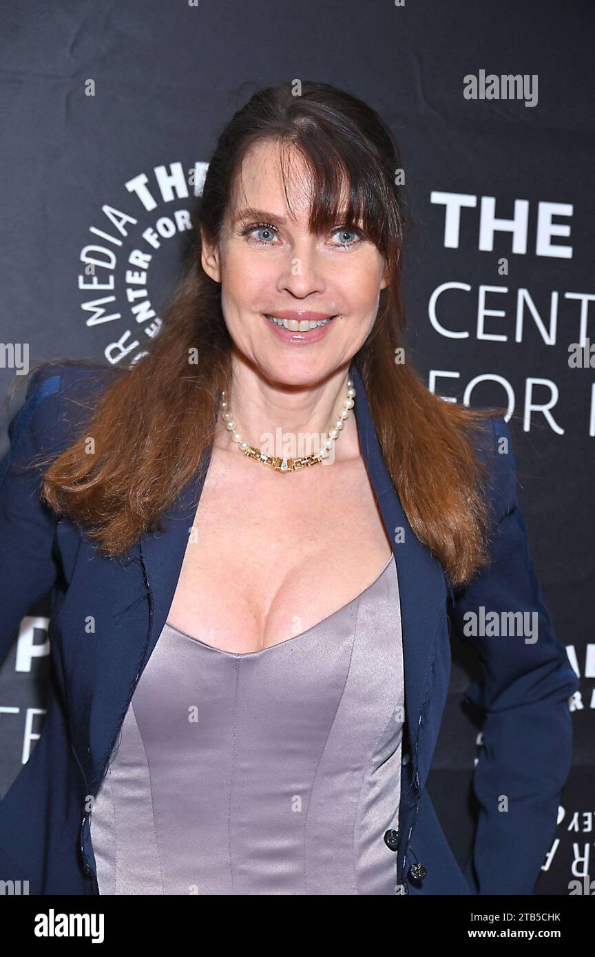 Carol Alt partecipa a "The Paley Center for Media's Premiere of 'Cary Grant: The American Premier of BritBox's 'Archie' a New York, New York, USA il 4 dicembre 2023. Robin Platzer/ Twin Images/ Credit: SIPA USA/Alamy Live News Foto Stock