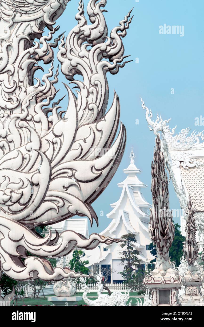 Area interna, piena di opere d'arte fantasy dal design intricato. Bellissimo bianco neve, surreale come fiaba, dettagli decorati, creati dal maestro Chalermcha Foto Stock