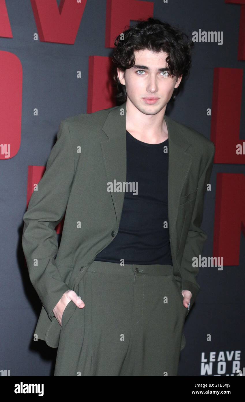 New York, NY, USA. 4 dicembre 2023. Charlie Evans alla premiere di Netflix Leave the World Behind al Paris Theater il 4 dicembre 2023 a New York City. Credito: RW/Media Punch/Alamy Live News Foto Stock