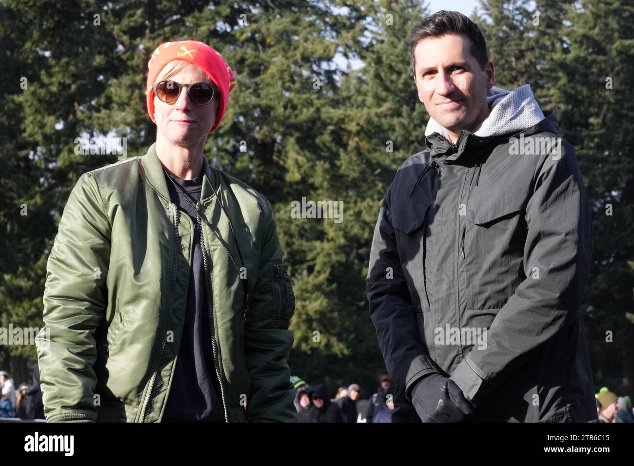 Nike Running Global Vice president Robin Green (a sinistra) e Vice president of Footwear Innovation Brett Holts durante il NXN High School Cross Country Championships, sabato 3 dicembre 2022, a Portland, ore Foto Stock