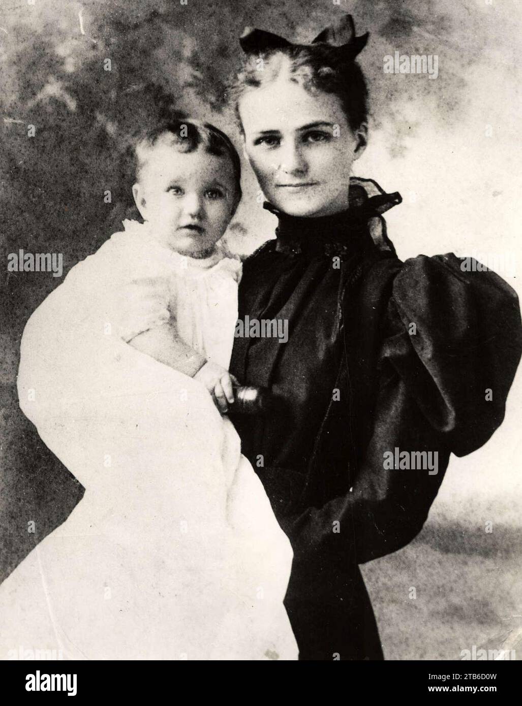 Wallis Simpson da bambina di sei mesi tra le braccia di sua madre, Alice Montague Warfield. Foto Stock