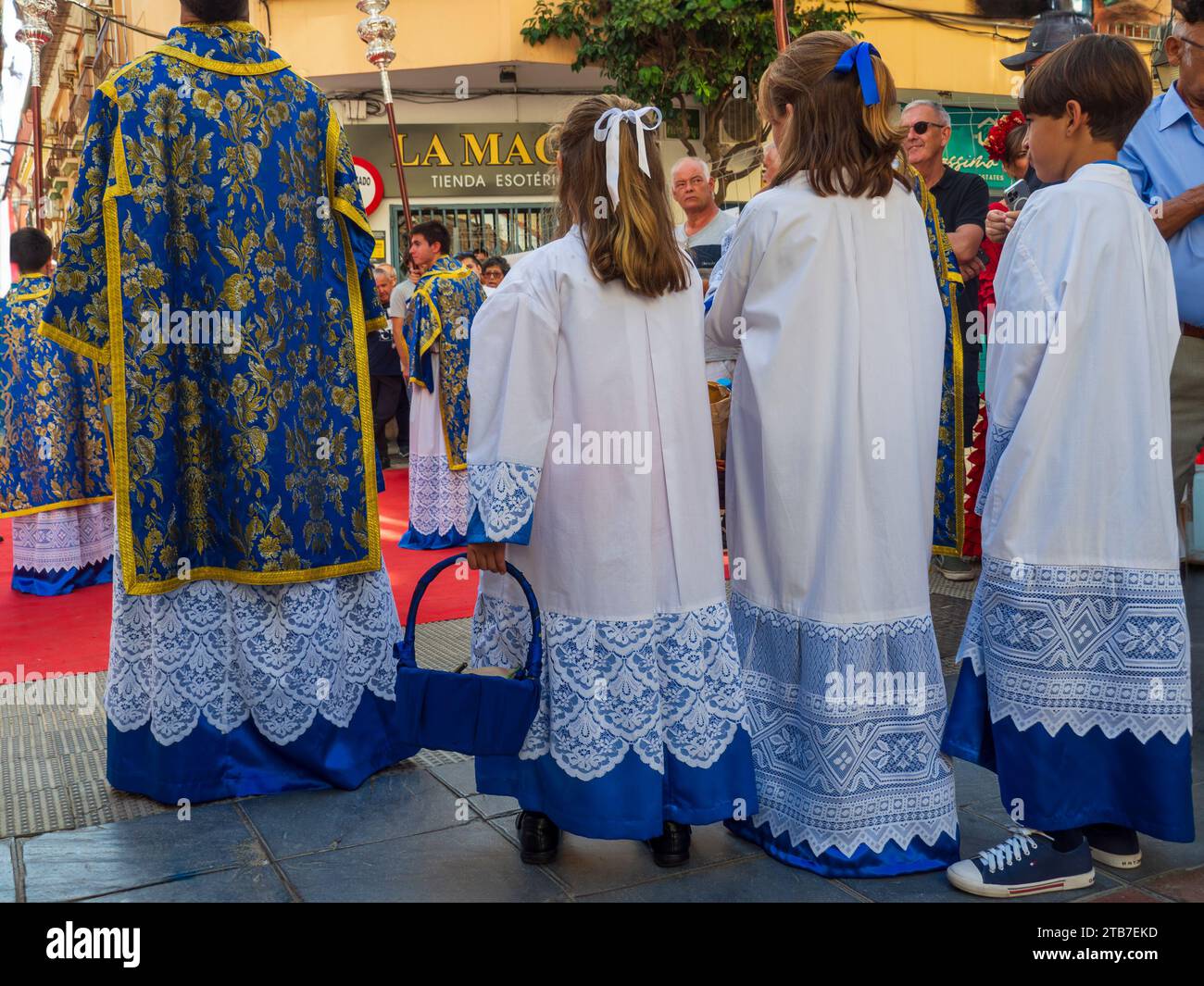 Fuengirola, Malaga, Spagna. 10/07/2023 la Vergine del Rosario durante la processione per le vie di Fuengirola durante la Fiera di ottobre. Foto Stock