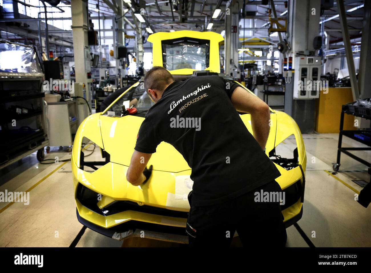 Motor Show. Logo nero e giallo con toro del produttore italiano Lamborghini Foto Stock