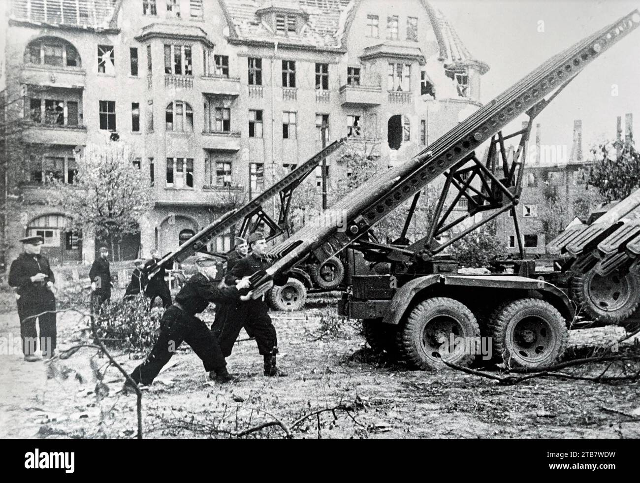 Lanciarazzi RUSSI KATYUSHA alla periferia di Vienna nell'aprile 1946 Foto Stock