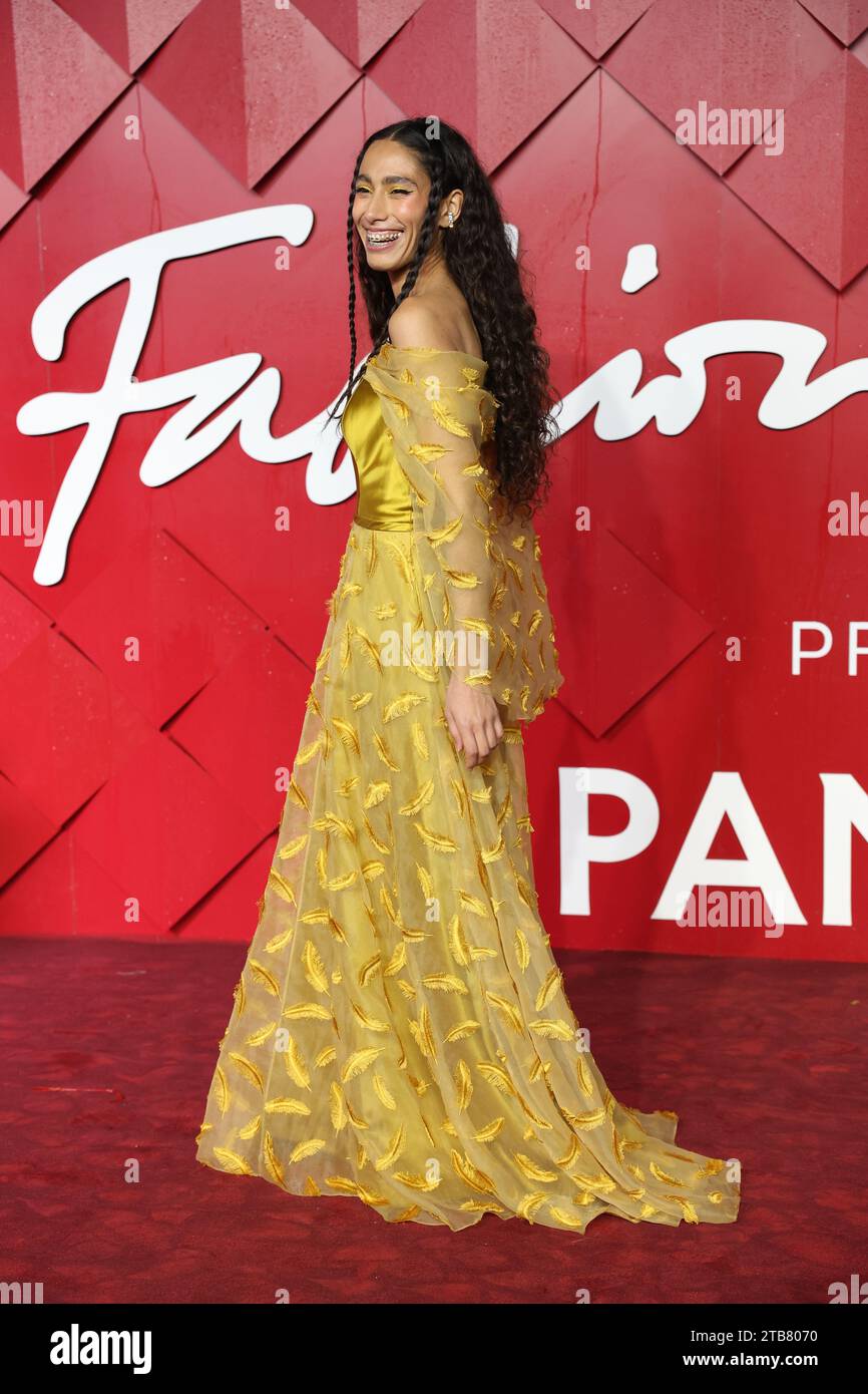 Londra, Regno Unito. 4 dicembre 2023. La musicista Ciinderella Balthazar arriva ai Fashion Awards 2023, Royal Albert Hall, Londra. Credito: Isabel Infantes/EMPICS/Alamy Live News Foto Stock