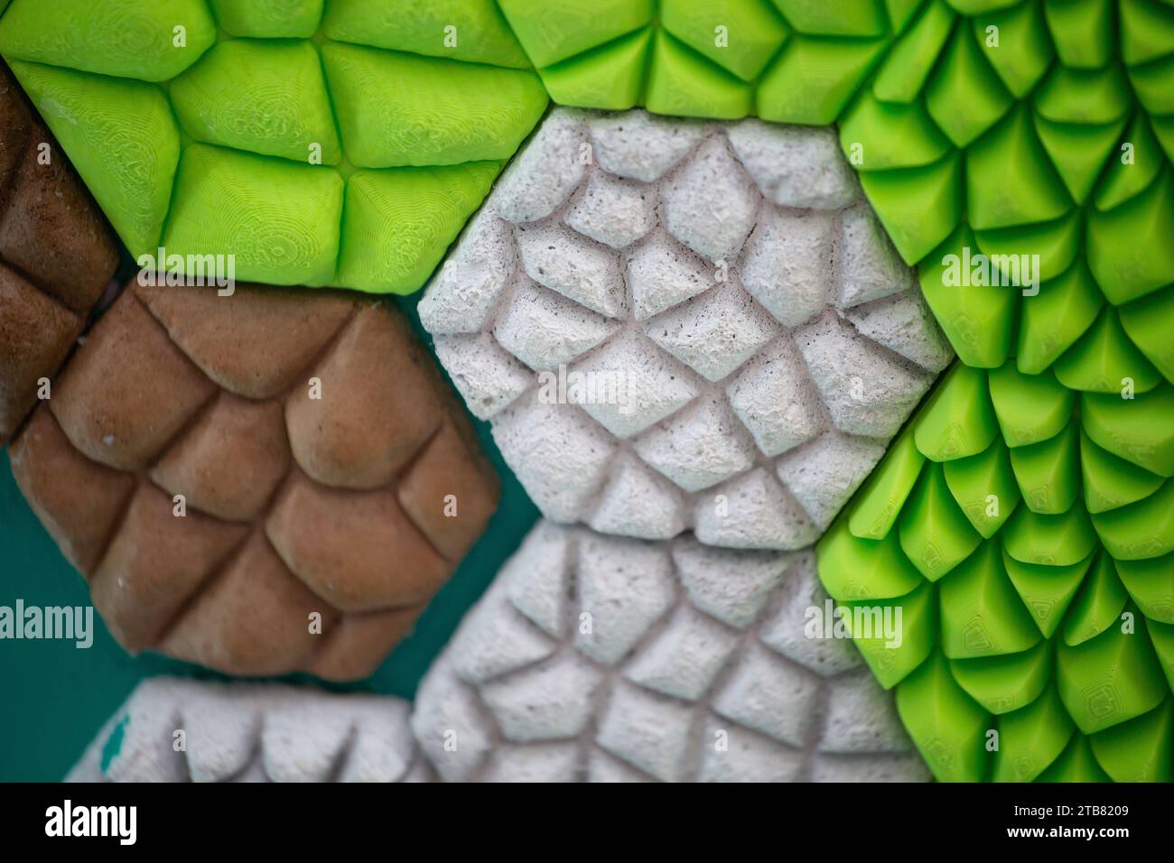 Le piastrelle sono fatte di Mycelium, una struttura radicale di funghi, legano con altri materiali o rifiuti come i frammenti di legno al cemento in una struttura a blocchi. Foto Stock