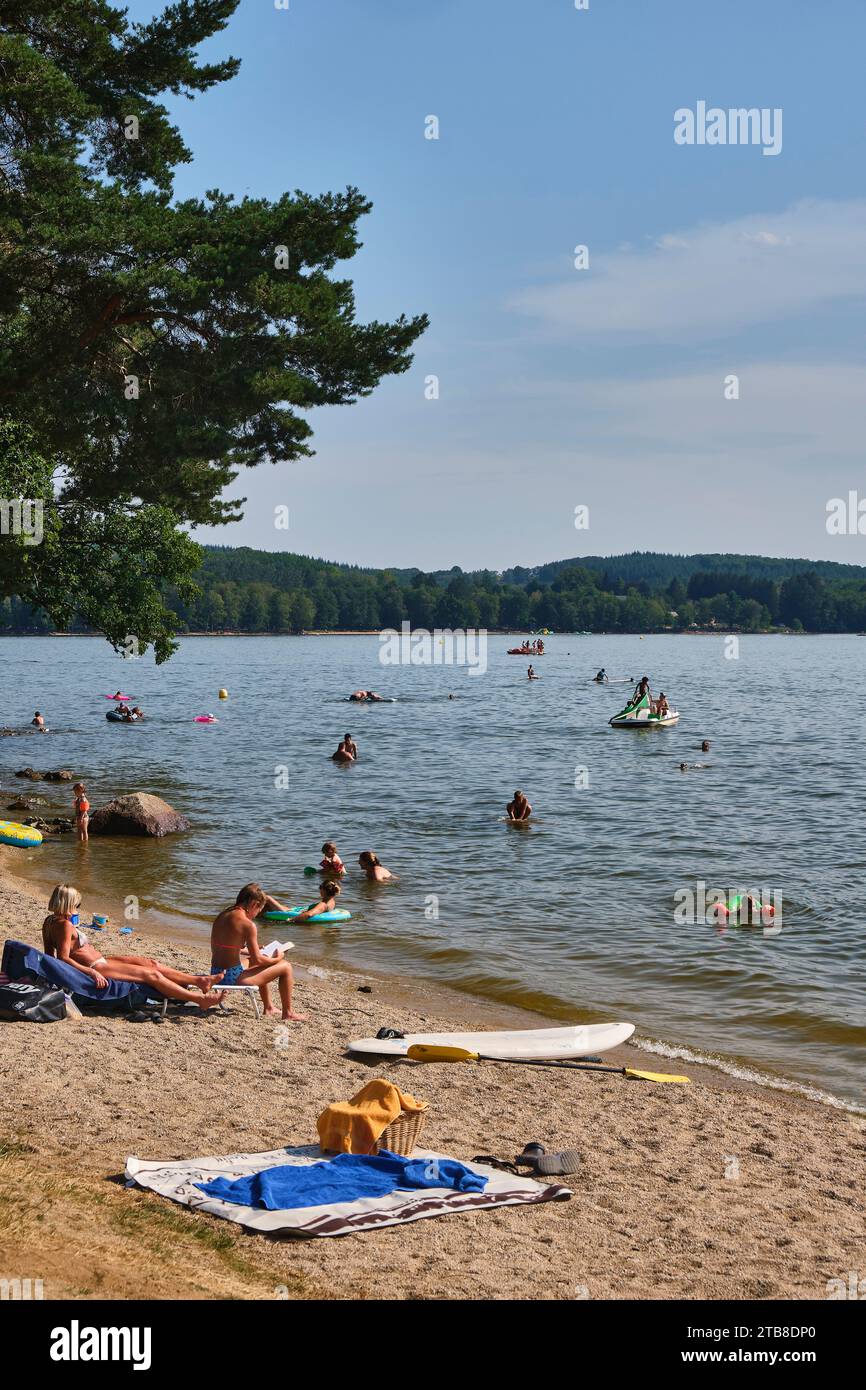 Il Lac des Settons (Lago dei Settons), un bacino idrico nel cuore del Parco naturale regionale Morvan, uno dei grandi Laghi del Morvan. (nord-est Foto Stock