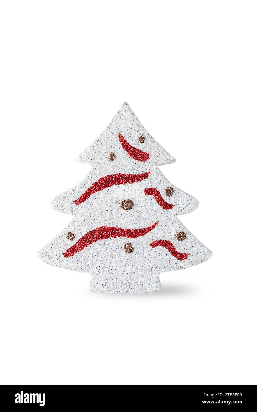 Abete bianco invernale in miniatura - oggetti di scena per creare un'atmosfera natalizia isolata su uno sfondo bianco. Foto Stock