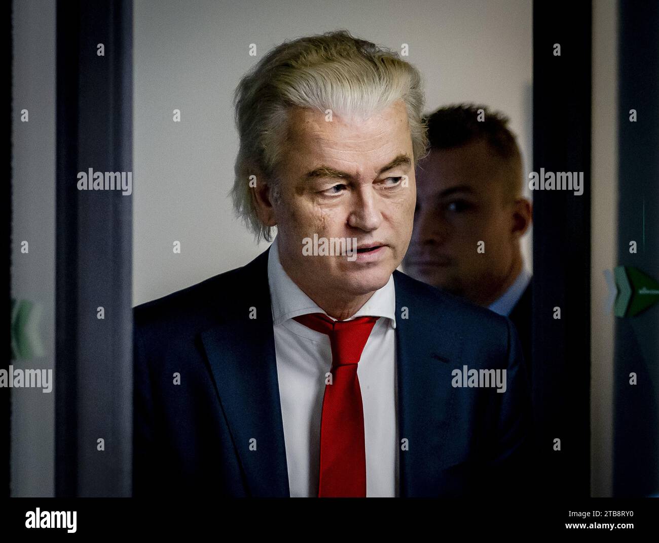 L'AIA - leader del partito Geert Wilders (PVV) dopo una conversazione con Caroline van der Plas (BBB) e lo scout Ronald Plasterk. Plasterk aveva precedentemente indicato che voleva parlare in "coppie" con i partiti sulla possibile partecipazione del governo. ANP REMKO DE WAAL netherlands Out - belgium Out Foto Stock