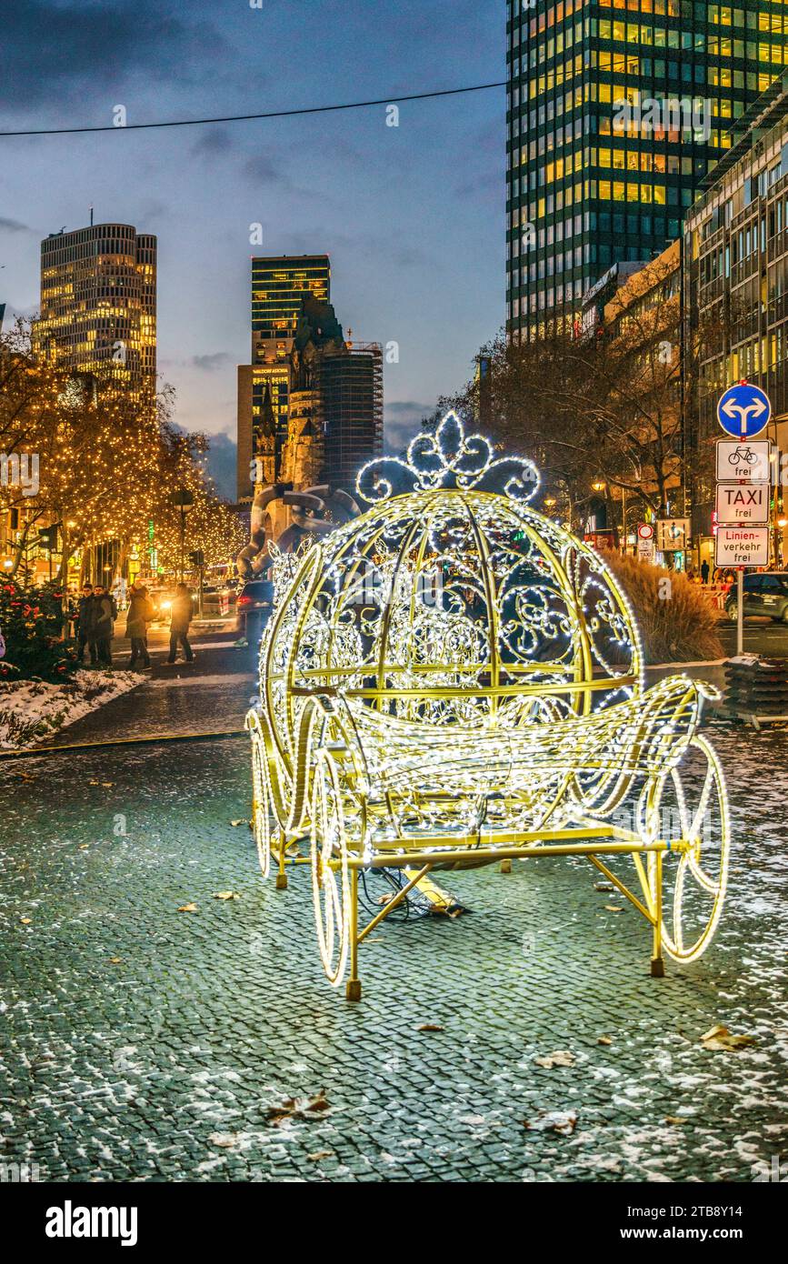 Weihnachtsbeleuchtung Tauentziehen, City West, Berlino Foto Stock
